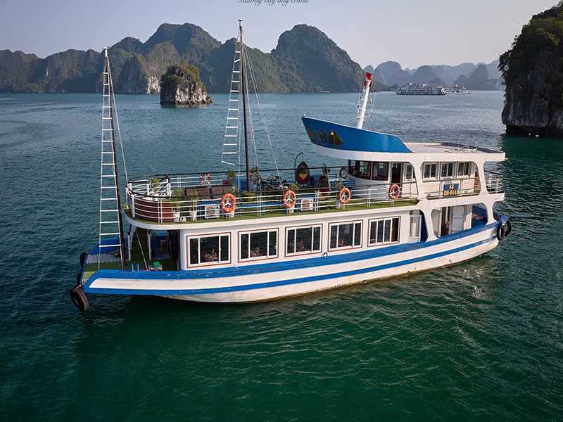 Reina Cruise - Halong Bay Tour 1 Day
