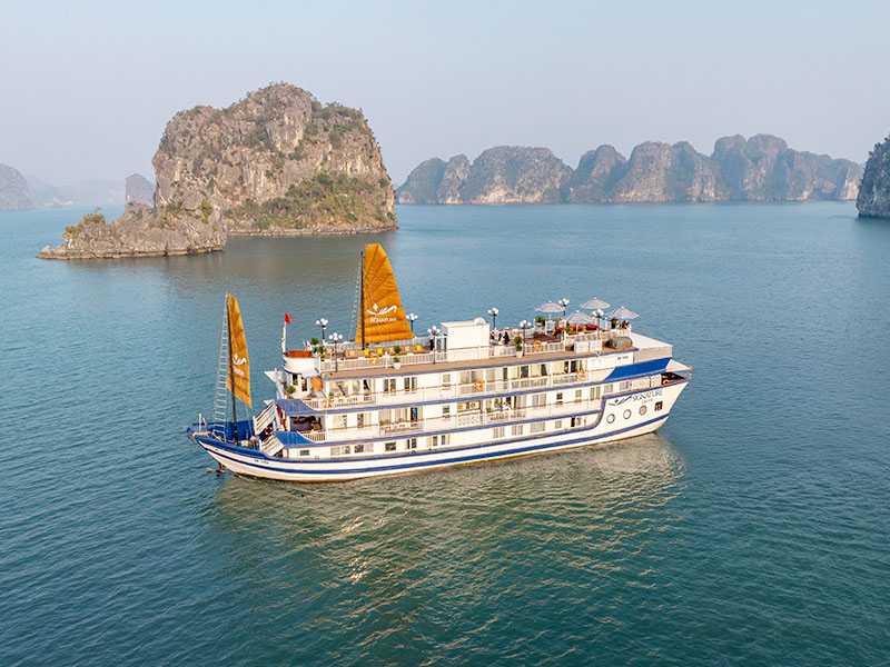 Signature Royal Cruise - Halong Bay Tour 2 Days 1 Night